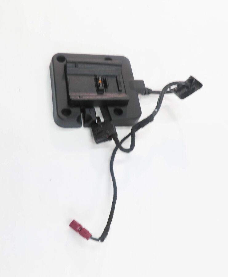Thumbnail 4: 2007 RANGE ROVER SPORT (L320) FRONT CENTER CONSOLE PHONE DOCK CHARGER CRADLE