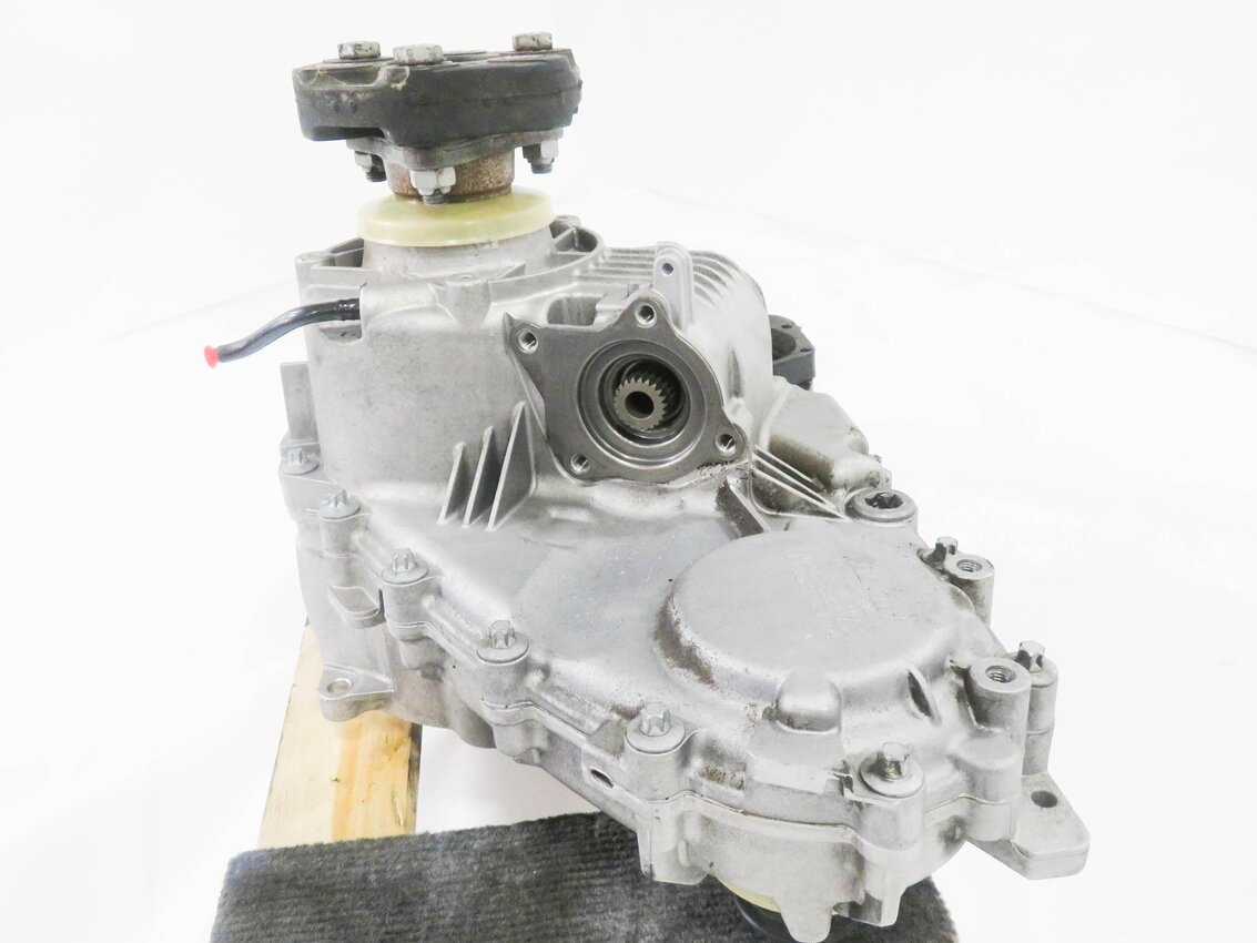 Thumbnail 4: 2009-2014 BMW X5M X6 X6M (E70 E71) 4.4L S63 TWIN TURBO ENGINE - TRANSFER CASE
