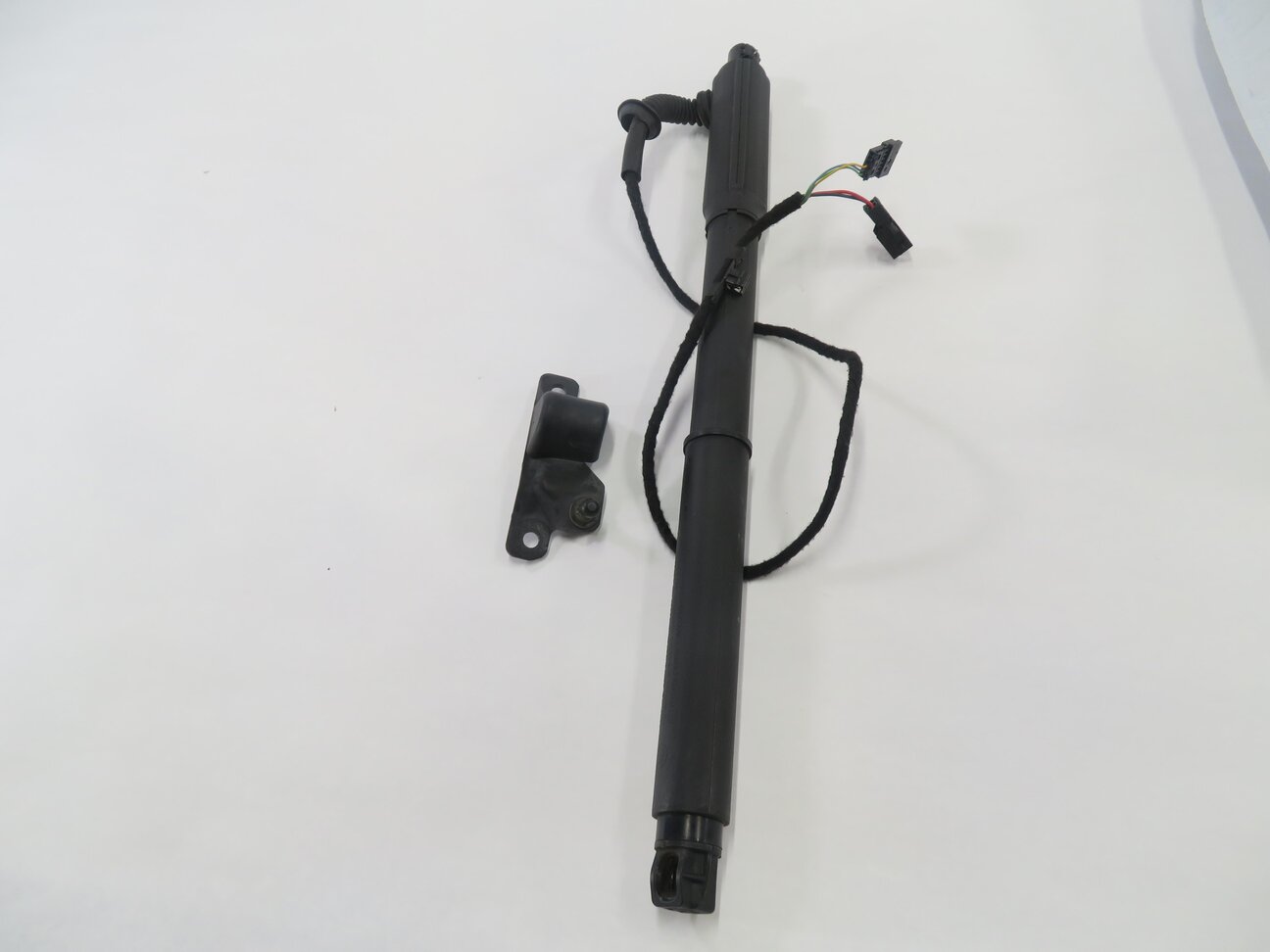 Thumbnail 2: 2012 BMW X5M ///M (E70) LEFT DRIVER REAR TRUNK SPINDLE DRIVE SHOCK STRUT