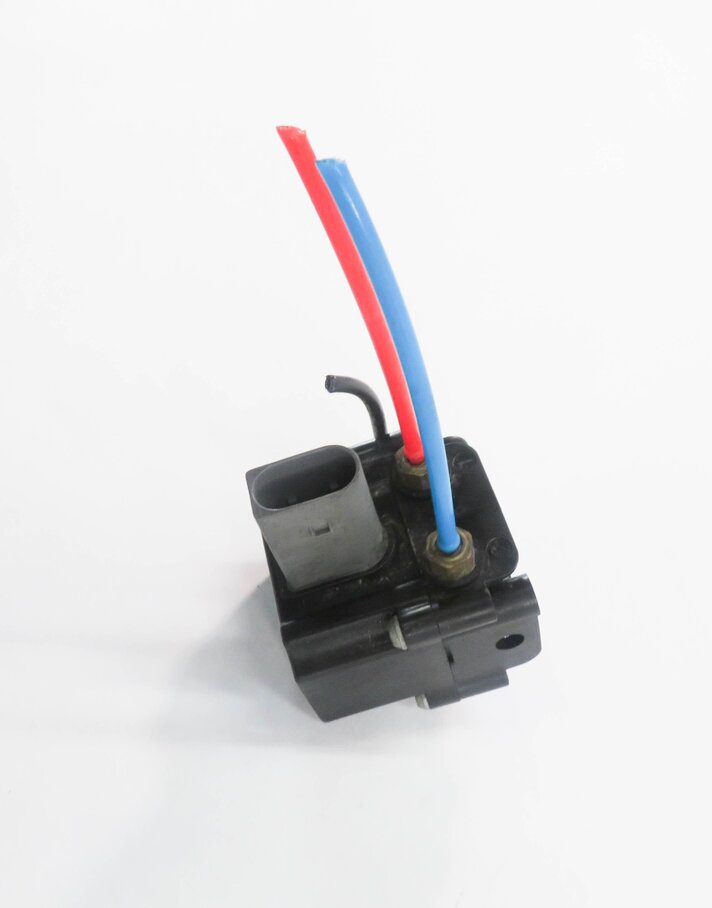 Thumbnail 3: 2008 BMW X6 (E71) AIR SUSPENSION PRESSURE CONTROL VALVE BLOCK