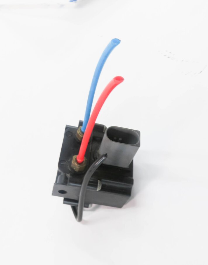 Thumbnail 4: 2008 BMW X6 (E71) AIR SUSPENSION PRESSURE CONTROL VALVE BLOCK