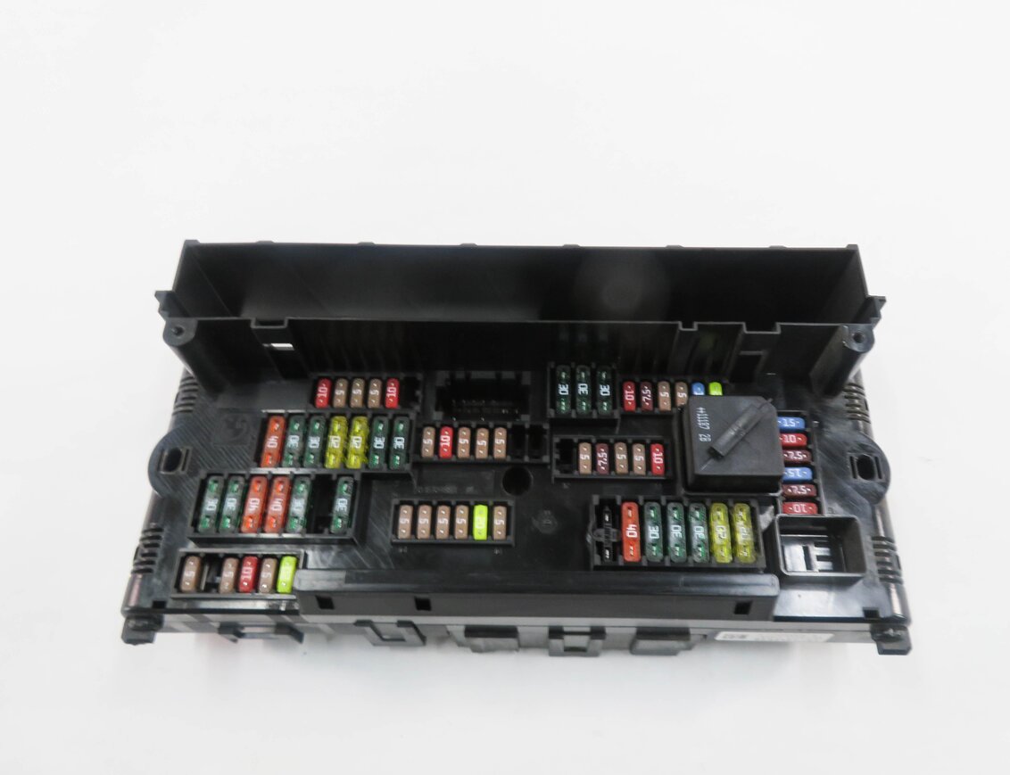 Thumbnail 2: 2011 BMW 550i (F10) FRONT POWER DISTRIBUTION FUSE BOX