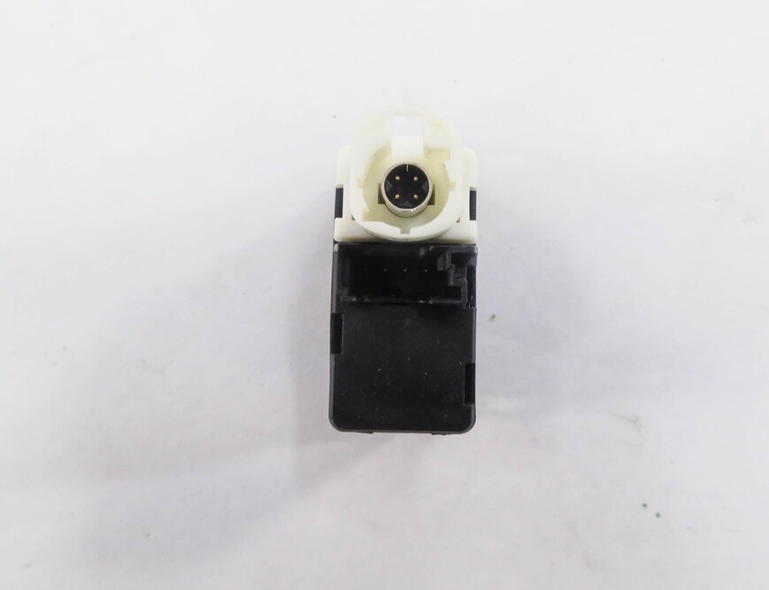 Thumbnail 5: 2011 BMW 550i (F10) RADIO STEREO AUX AUXILIARY AUDIO IN INPUT JACK w/ USB PLUG