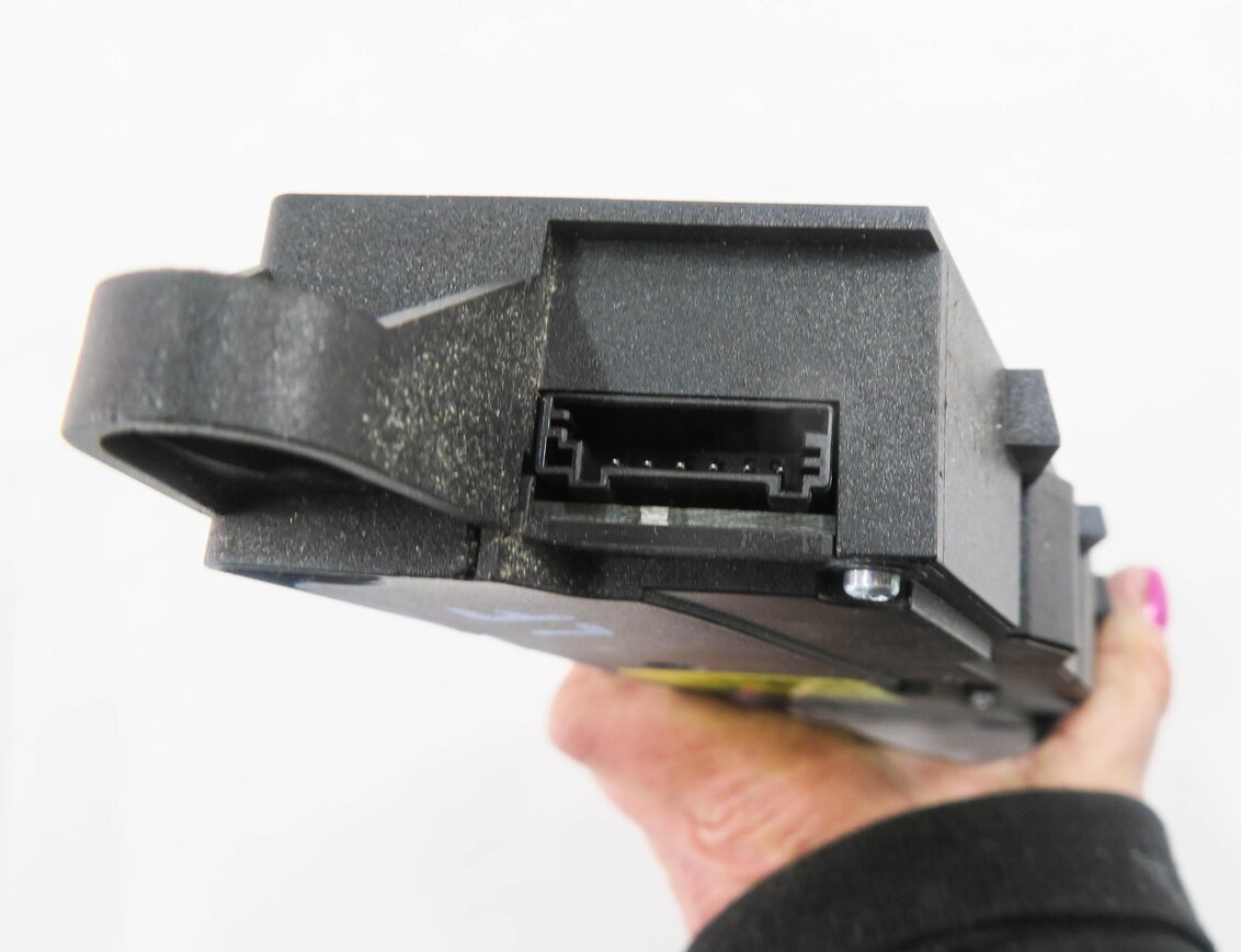 Thumbnail 6: 2011 BMW 550i (F10) LEFT FRONT DRIVER POWER SEAT ADJUSTMENT SWITCH BUTTON