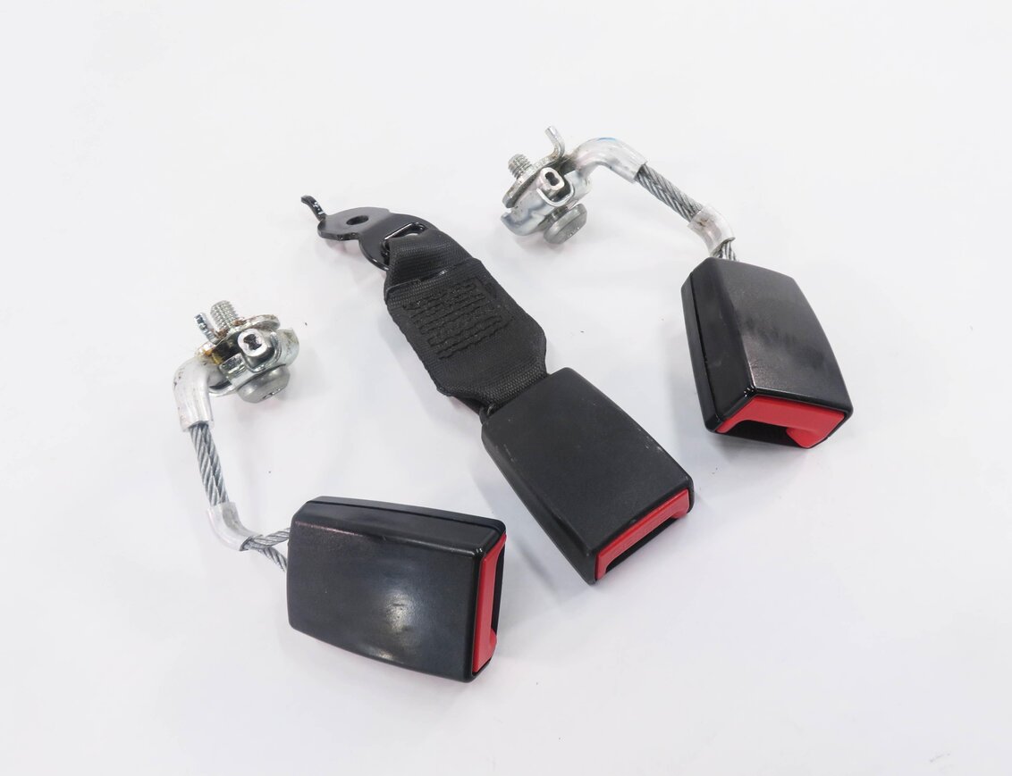 2011 BMW 550i (F10) REAR SEAT SEATBELT BUCKLE RECEIVER SET-3 (BLACK)