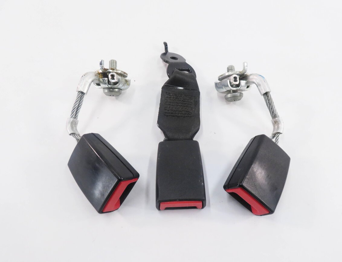Thumbnail 2: 2011 BMW 550i (F10) REAR SEAT SEATBELT BUCKLE RECEIVER SET-3 (BLACK)