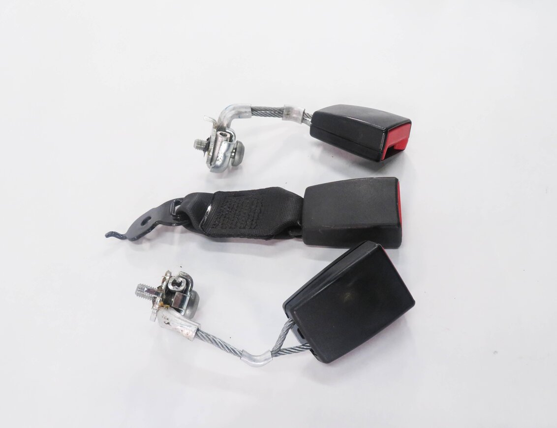 Thumbnail 3: 2011 BMW 550i (F10) REAR SEAT SEATBELT BUCKLE RECEIVER SET-3 (BLACK)