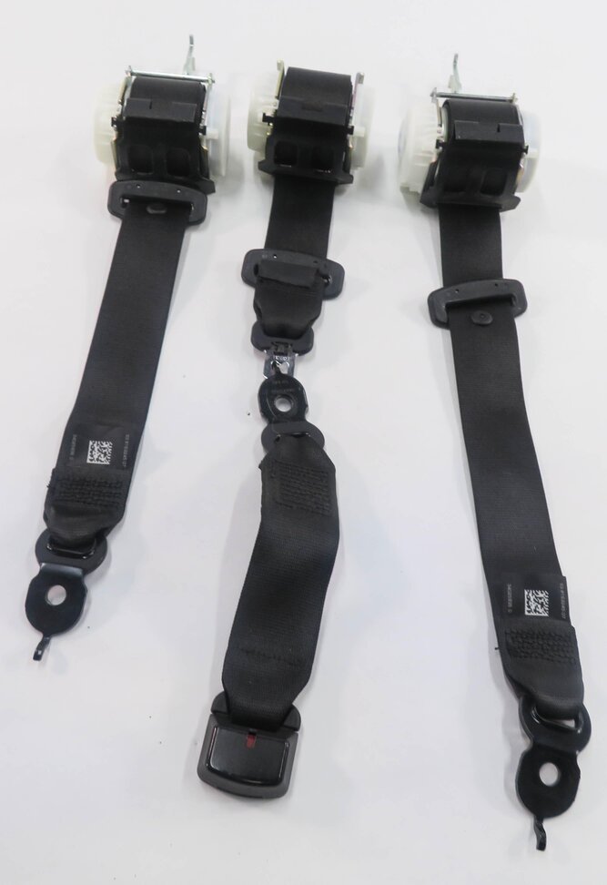 Thumbnail 2: 2011 BMW 550i (F10) REAR SEAT SEATBELT RETRACTOR SET-3 (BLACK)
