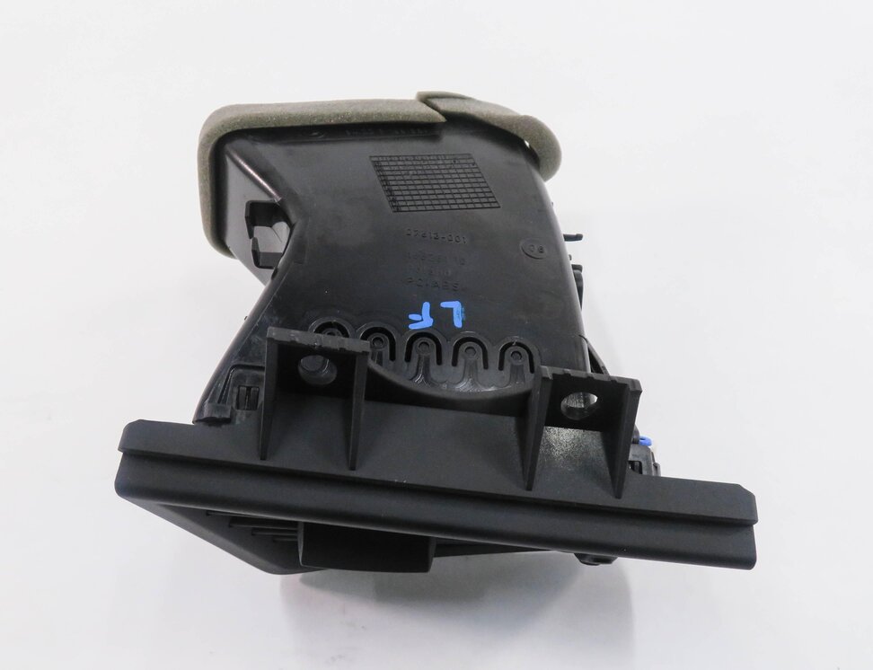 Thumbnail 6: 2011 BMW 550i (F10) LEFT FRONT DRIVER DASH HEATER A/C AIR VENT