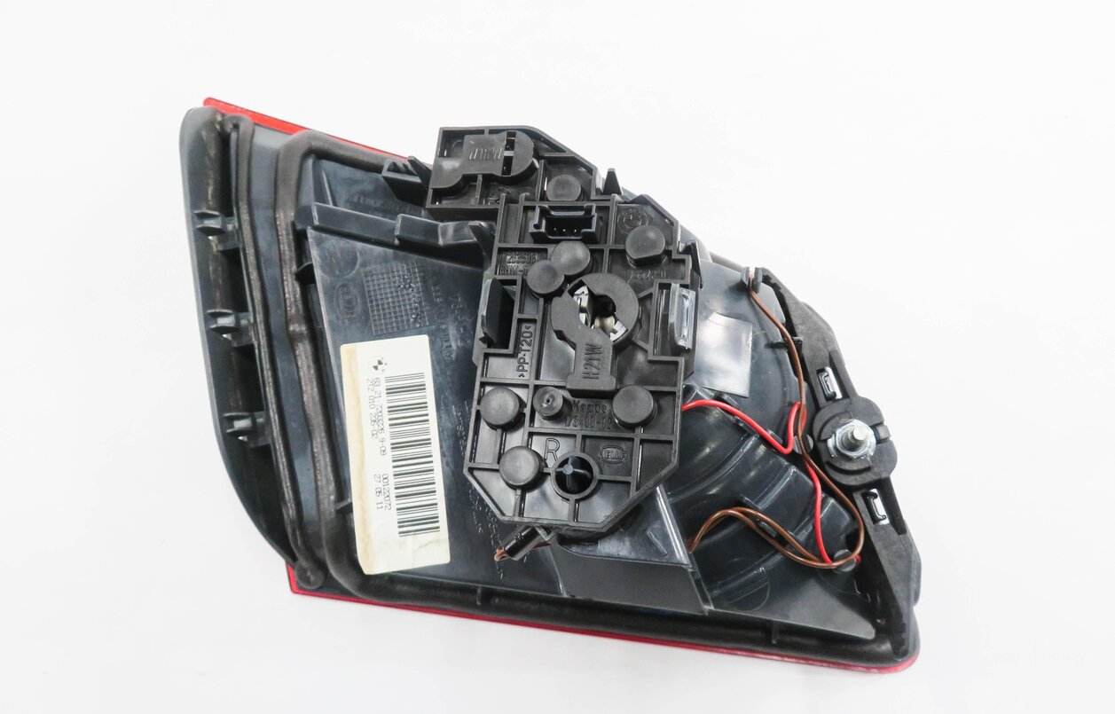 Thumbnail 5: 2011-2013 BMW 528i 535i 550i M5 (F10) RIGHT REAR TRUNK LID TAILLIGHT LIGHT LAMP
