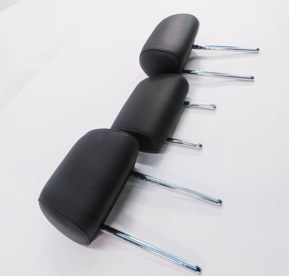 Thumbnail 3: 2011 BMW 550i (F10) REAR SEAT HEADREST SET-3 (BLACK DAKOTA LEATHER)
