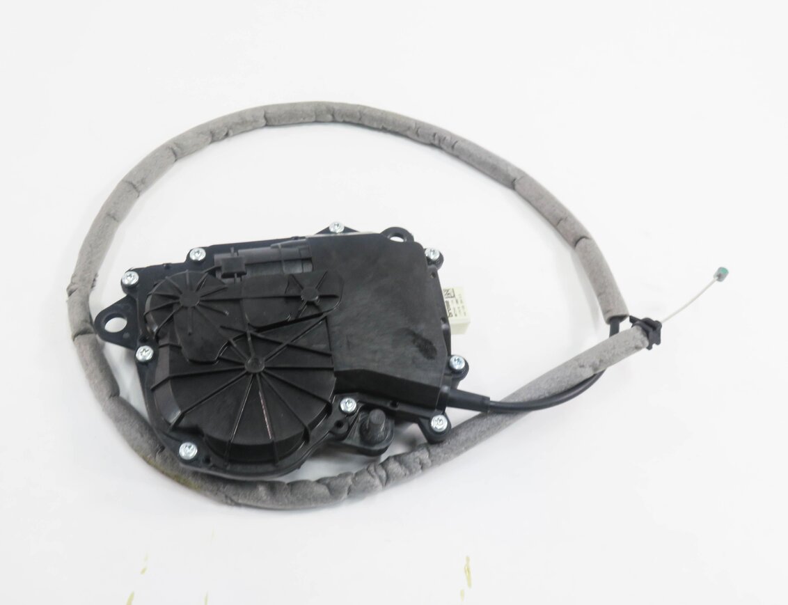 Thumbnail 2: 2011 BMW 550i (F10) REAR TRUNK SOFT CLOSE ACTUATOR MOTOR
