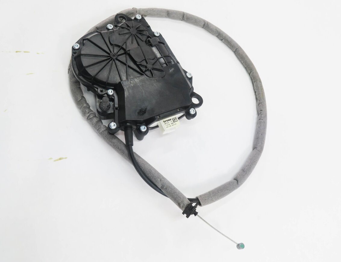 Thumbnail 4: 2011 BMW 550i (F10) REAR TRUNK SOFT CLOSE ACTUATOR MOTOR
