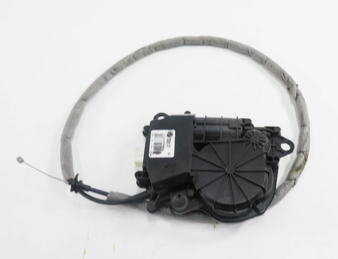 Thumbnail 5: 2011 BMW 550i (F10) REAR TRUNK SOFT CLOSE ACTUATOR MOTOR