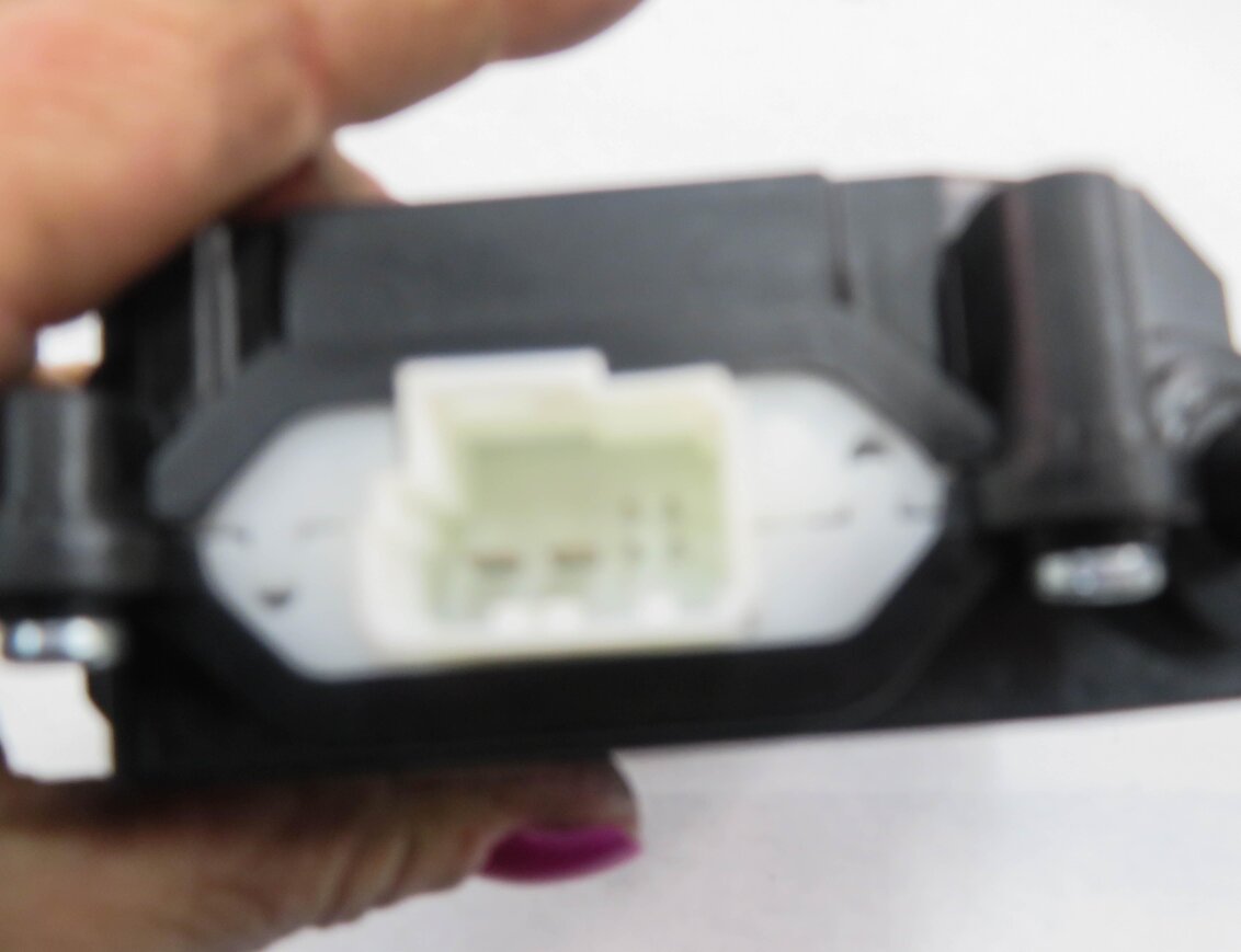 Thumbnail 6: 2011 BMW 550i (F10) REAR TRUNK SOFT CLOSE ACTUATOR MOTOR