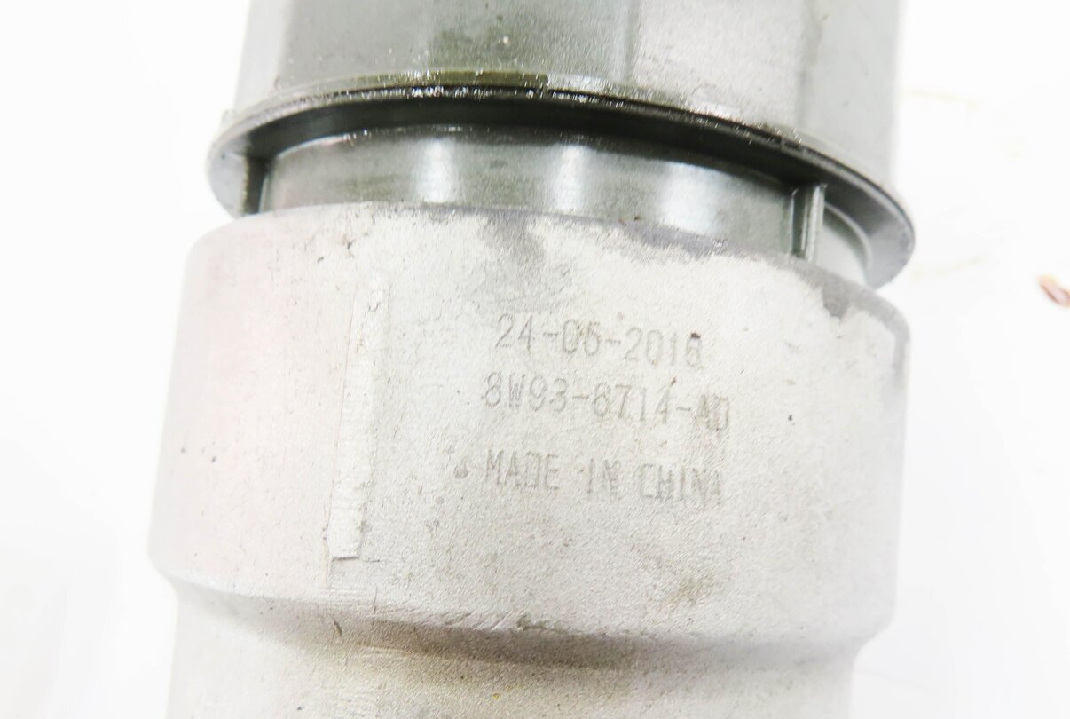 Thumbnail 7: 2012 LAND ROVER LR4 - 5.0L AJ133 V8 ENGINE OIL FILTER HOUSING w/ CAP