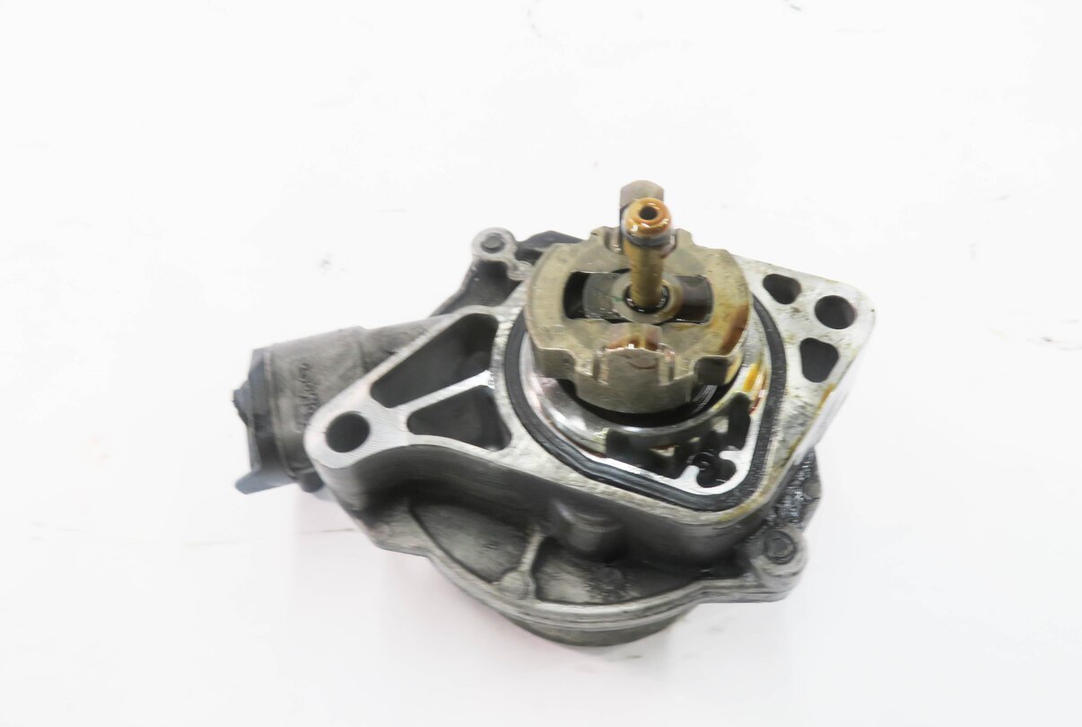 Thumbnail 5: 2010-2019 RANGE ROVER SPORT LR4 JAGUAR XE XF XK - 3.0L / 5.0L BRAKE VACUUM PUMP