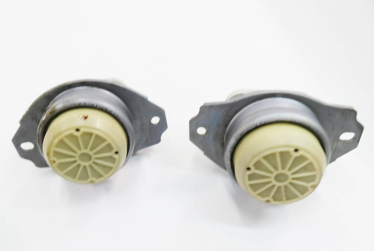 Thumbnail 7: 2012 LAND ROVER LR4 - 5.0L AJ133 V8 ENGINE LEFT & RIGHT MOTOR MOUNT BRACKET SET