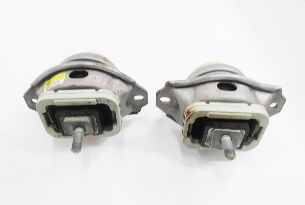 Thumbnail 8: 2012 LAND ROVER LR4 - 5.0L AJ133 V8 ENGINE LEFT & RIGHT MOTOR MOUNT BRACKET SET