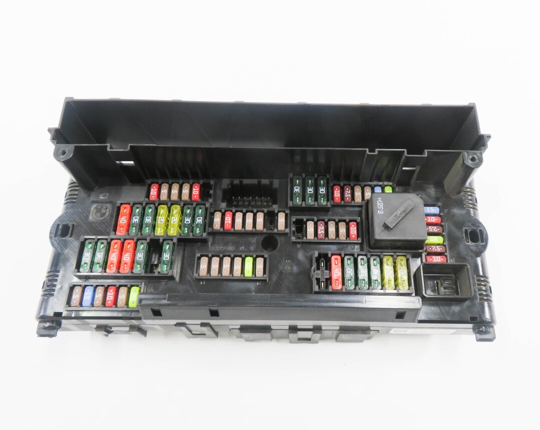 Thumbnail 2: 2014 BMW 535i (F10) FRONT POWER DISTRIBUTION FUSE BOX