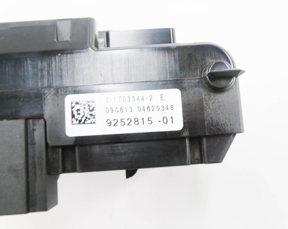 Thumbnail 8: 2014 BMW 535i (F10) FRONT POWER DISTRIBUTION FUSE BOX