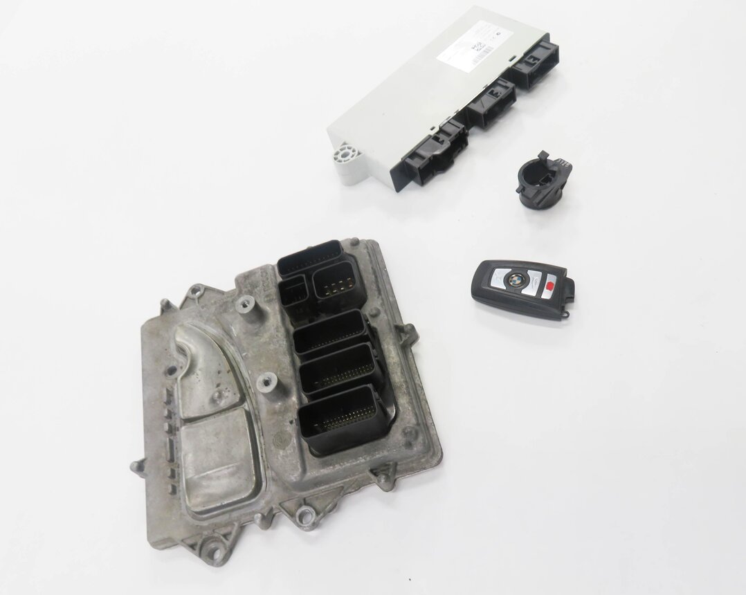 Thumbnail 3: 14-17 BMW 535iGT 535i 740i X3 X4 - 3.0L N55 ENGINE DME CAS-4 MODULE & KEY SET