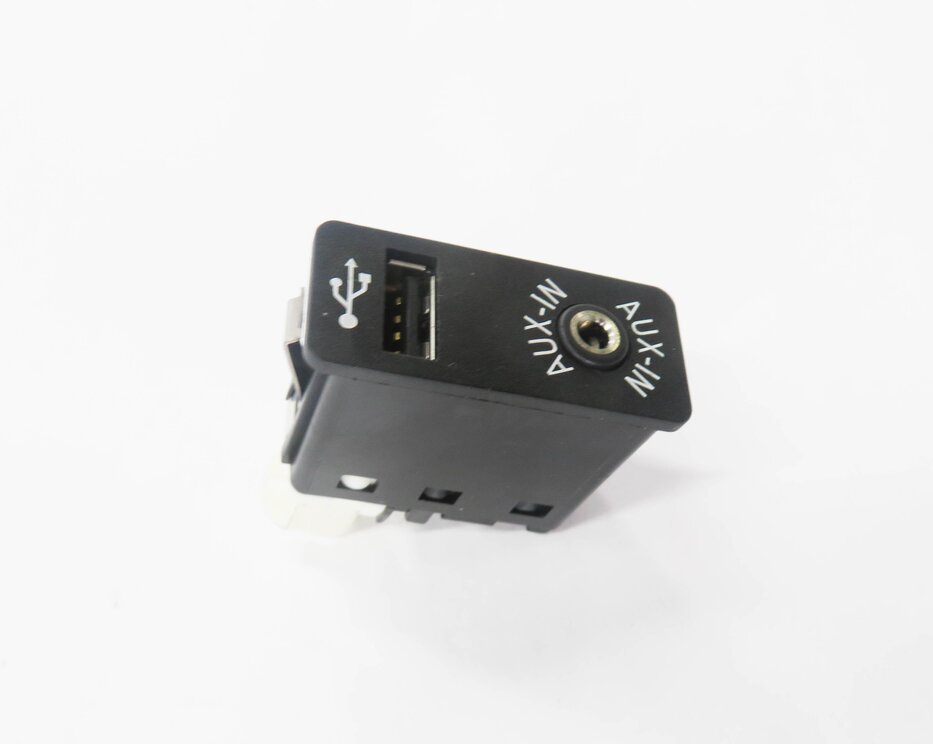 Thumbnail 3: 2014 BMW 535i (F10) RADIO STEREO AUX AUXILIARY AUDIO IN INPUT JACK w/ USB