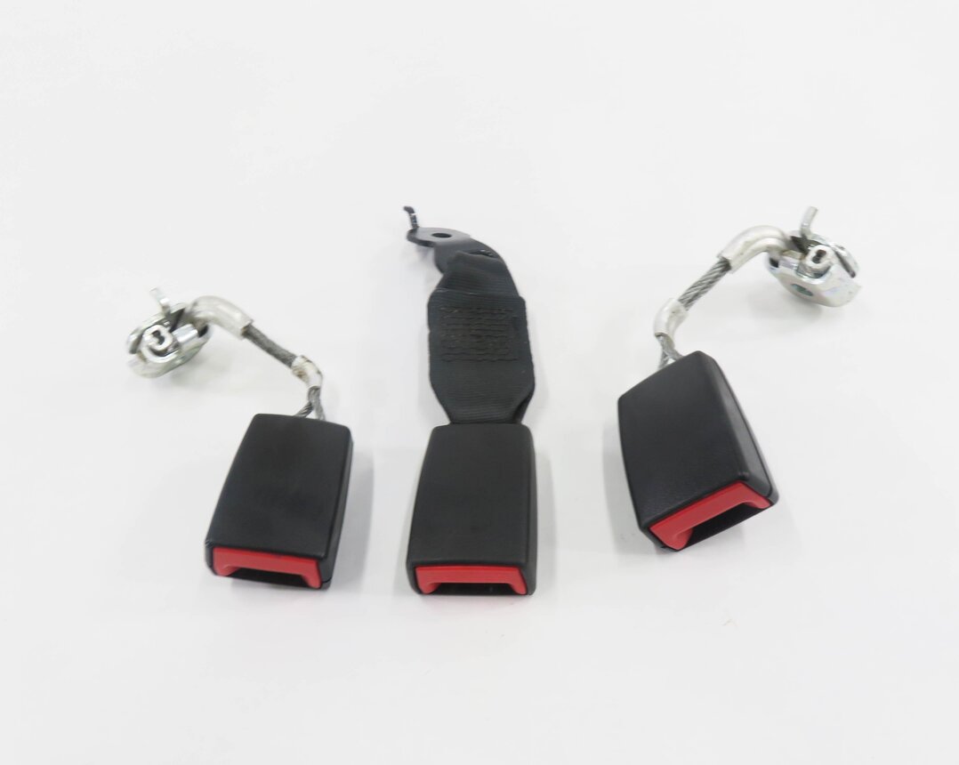 Thumbnail 2: 2014 BMW 535i (F10) REAR SEAT SEATBELT BUCKLE RECEIVER SET-3 (BLACK)
