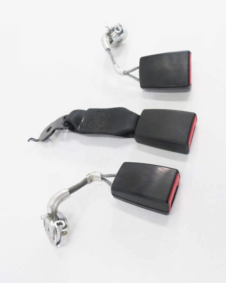 Thumbnail 3: 2014 BMW 535i (F10) REAR SEAT SEATBELT BUCKLE RECEIVER SET-3 (BLACK)
