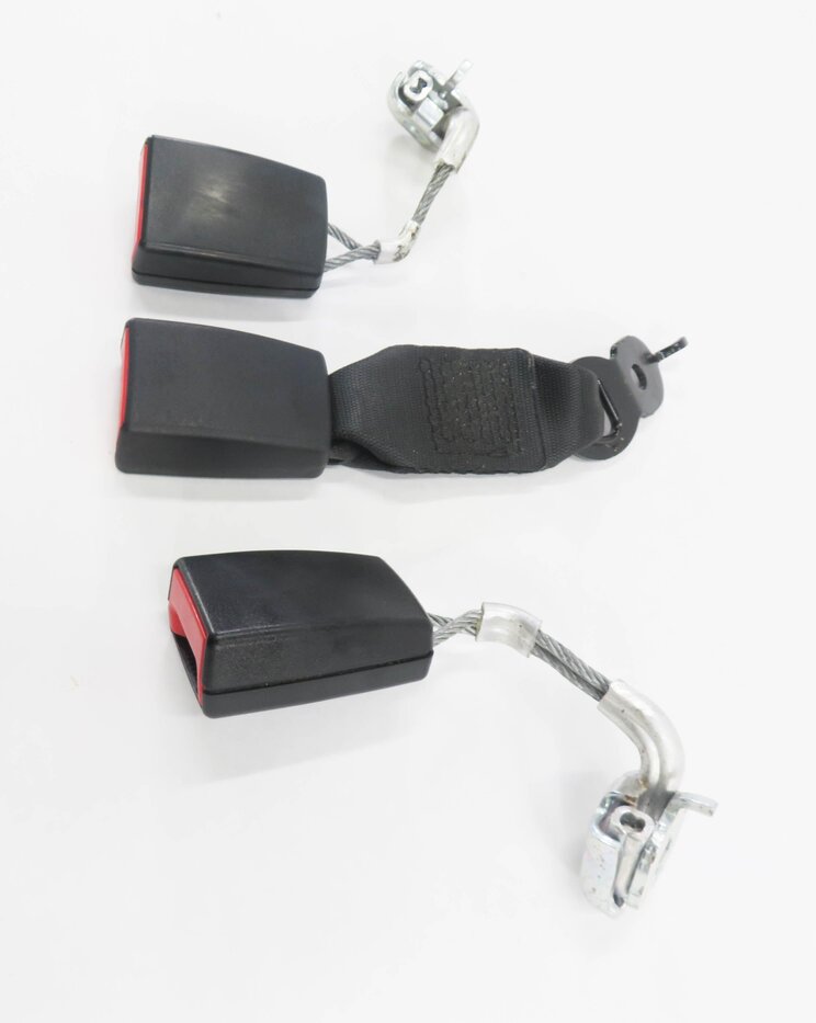 Thumbnail 4: 2014 BMW 535i (F10) REAR SEAT SEATBELT BUCKLE RECEIVER SET-3 (BLACK)