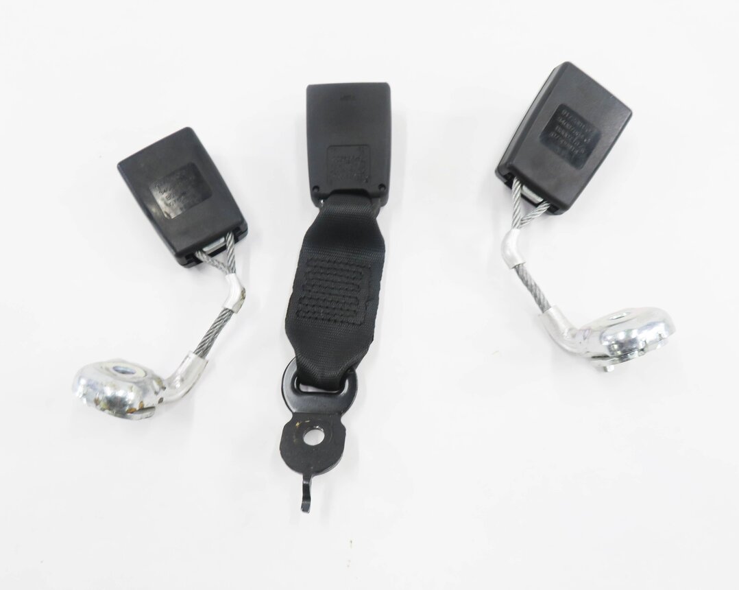 Thumbnail 5: 2014 BMW 535i (F10) REAR SEAT SEATBELT BUCKLE RECEIVER SET-3 (BLACK)
