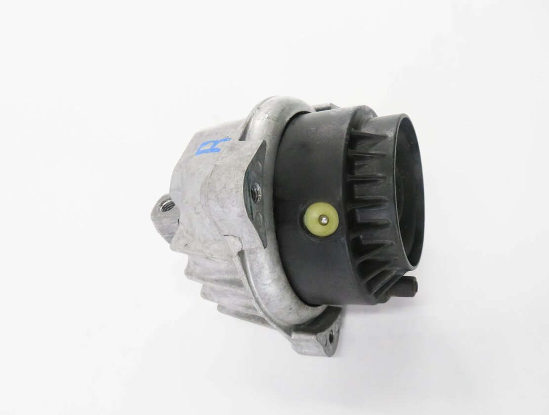 Thumbnail 3: 2013 BMW 550iGT (F07) 4.4L N63B TWIN TURBO V8 ENGINE - RIGHT MOTOR MOUNT