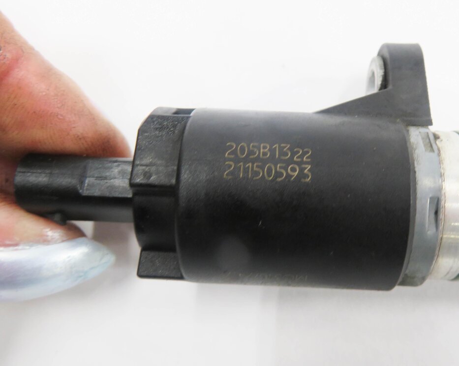 Thumbnail 7: 2013 BMW 550iGT (F07) 4.4L N63B TWIN TURBO ENGINE - OIL PRESSURE SOLENOID SENSOR