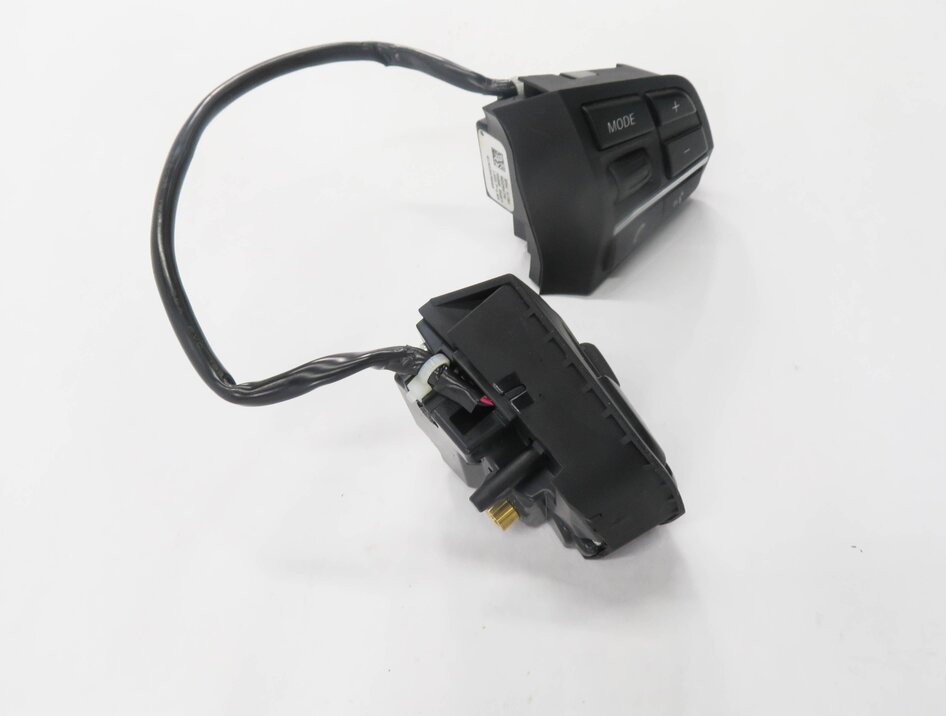 Thumbnail 3: 2013 BMW 550iGT (F07) STEERING CRUISE CONTROL PHONE SWITCH BUTTON SET-2