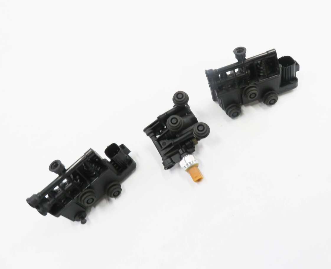 2010 LAND ROVER LR4 - AIR SUSPENSION VALVE BLOCK SET-3