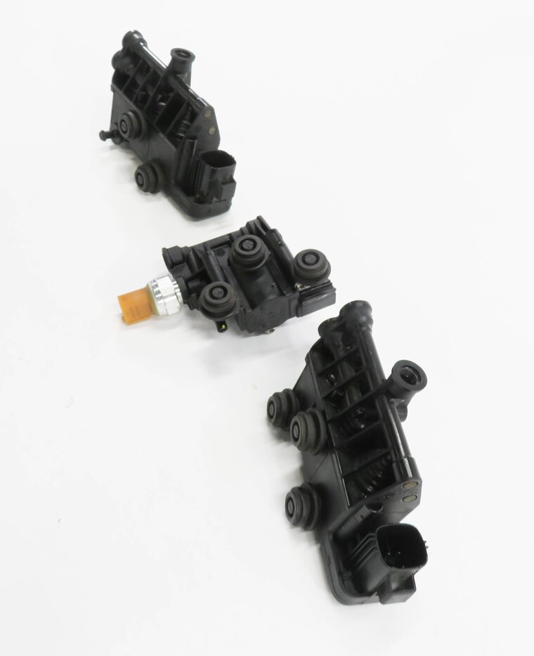 Thumbnail 3: 2010 LAND ROVER LR4 - AIR SUSPENSION VALVE BLOCK SET-3