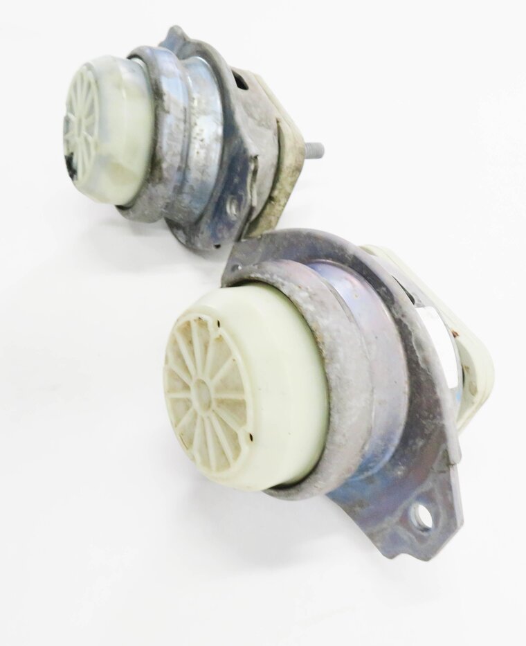 Thumbnail 3: 2010 LAND ROVER LR4 - 5.0L AJ133 V8 ENGINE MOTOR MOUNT SET-2