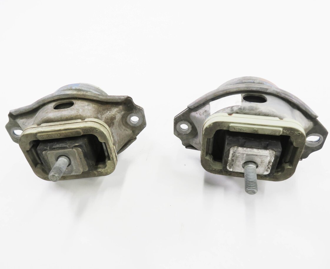 Thumbnail 5: 2010 LAND ROVER LR4 - 5.0L AJ133 V8 ENGINE MOTOR MOUNT SET-2