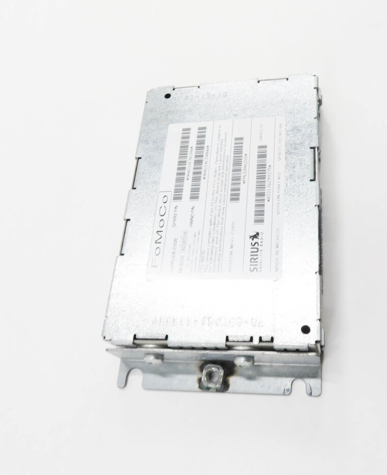 Thumbnail 3: 2010 LAND ROVER LR4 - SIRIUS SATELLITE RADIO RECEIVER CONTROL MODULE