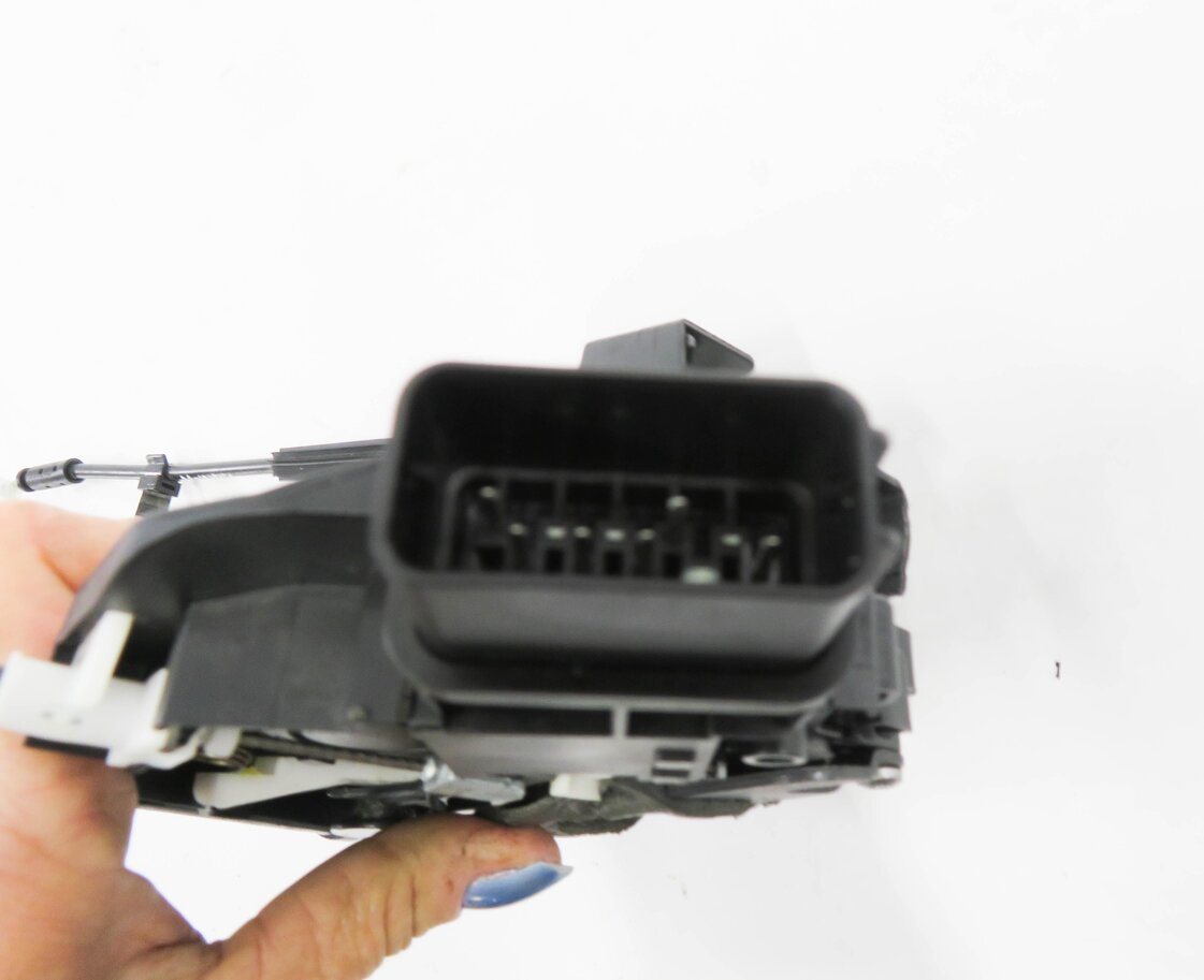 Thumbnail 6: 2010-2019 EVOQUE LR4 / RANGE ROVER SPORT (L320) LEFT FRONT PASSIVE DOOR LATCH