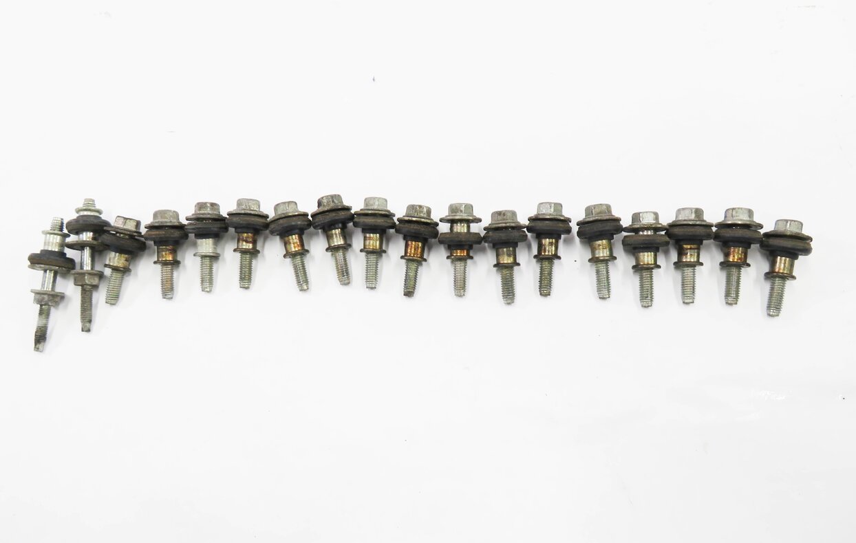 Thumbnail 9: 2010-2018 RANGE ROVER / SPORT (L320 L322 L494 L405) 5.0L V8 RIGHT VALVE COVER