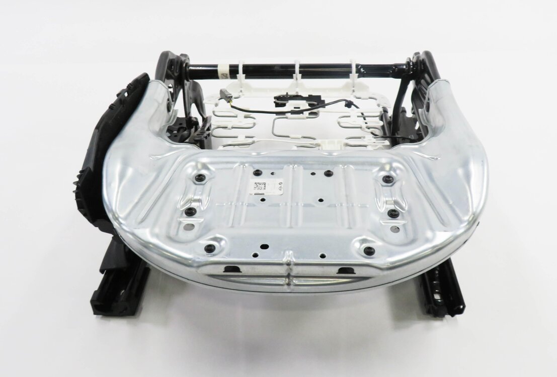 Thumbnail 2: 2016 BMW X1 (F48) RIGHT FRONT PASSENGER SEAT TRACK w/ MOTORS
