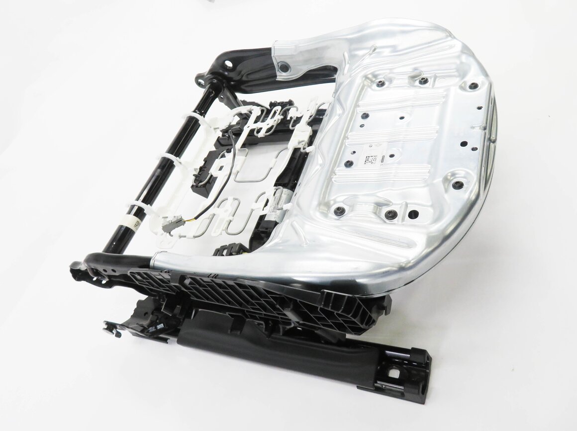 Thumbnail 3: 2016 BMW X1 (F48) RIGHT FRONT PASSENGER SEAT TRACK w/ MOTORS