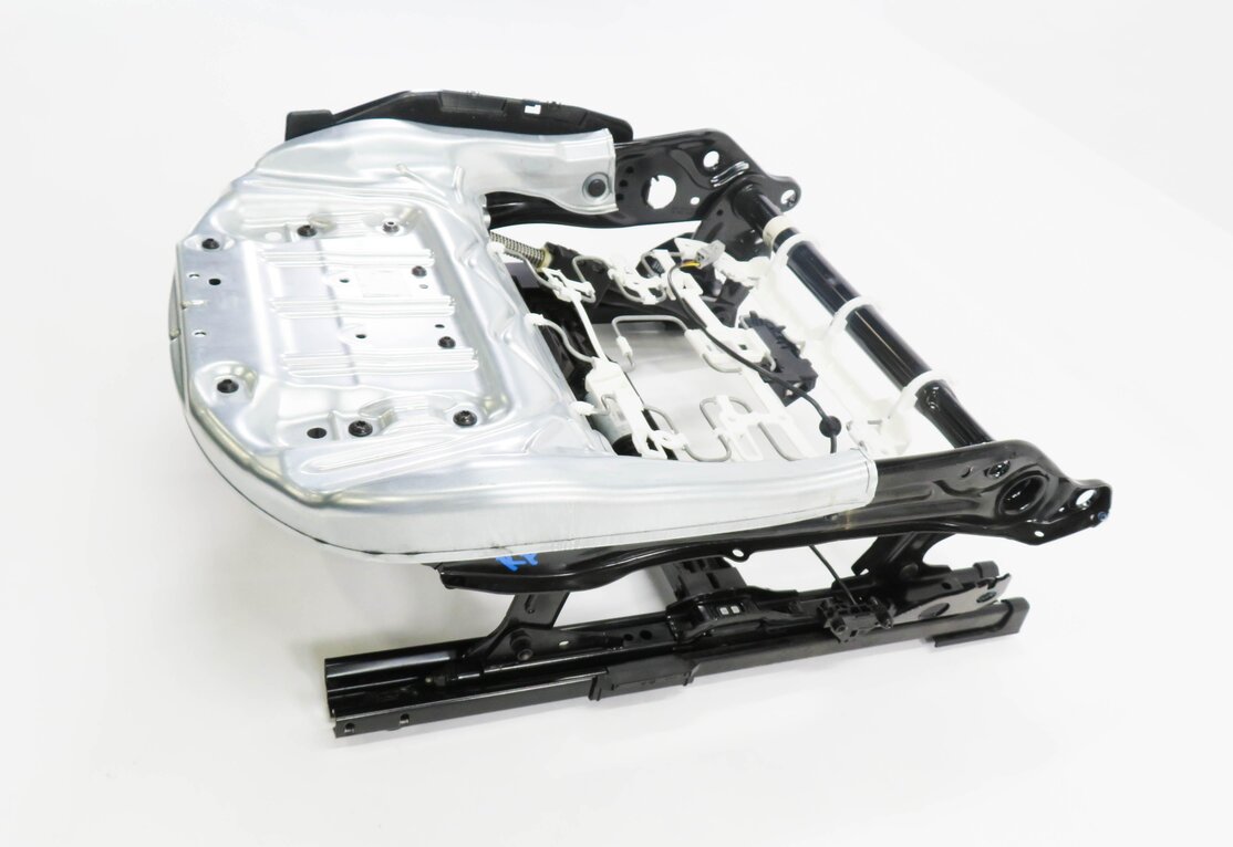 Thumbnail 4: 2016 BMW X1 (F48) RIGHT FRONT PASSENGER SEAT TRACK w/ MOTORS