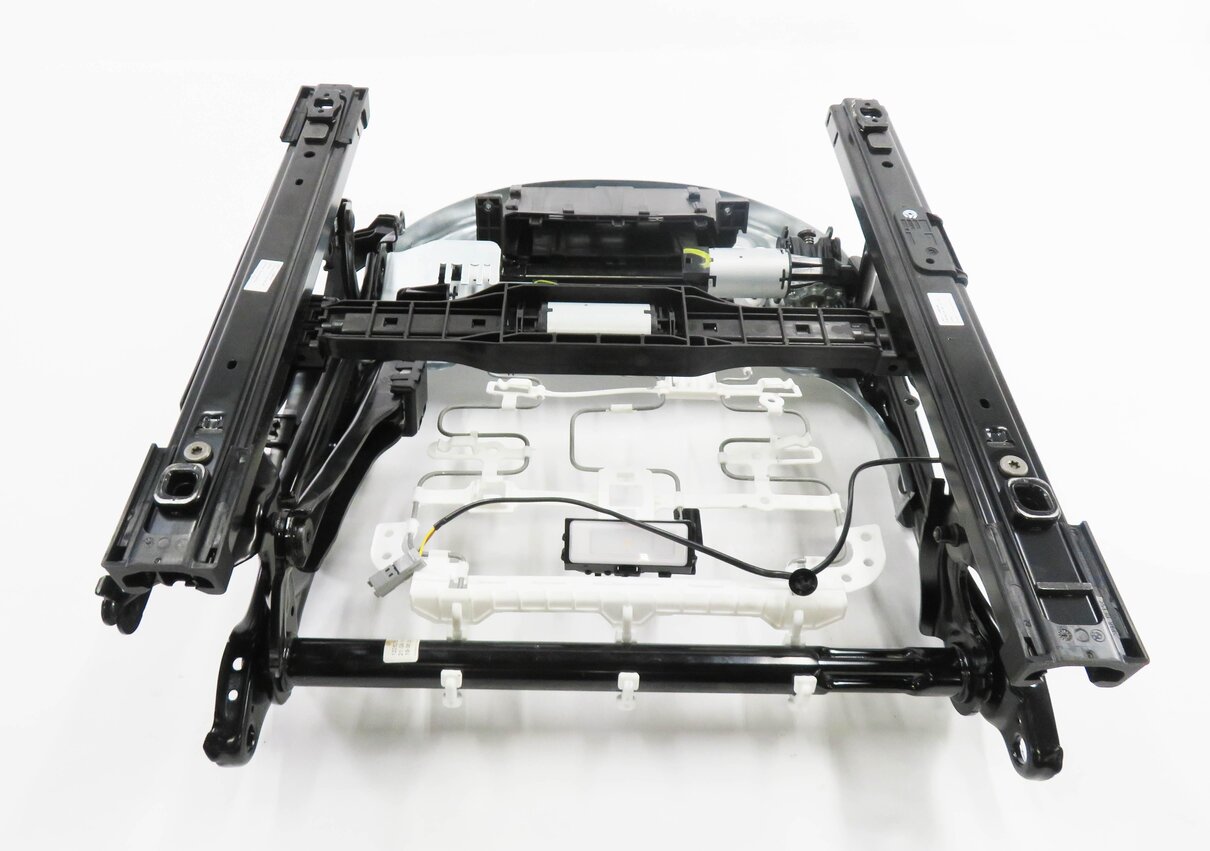 Thumbnail 6: 2016 BMW X1 (F48) RIGHT FRONT PASSENGER SEAT TRACK w/ MOTORS