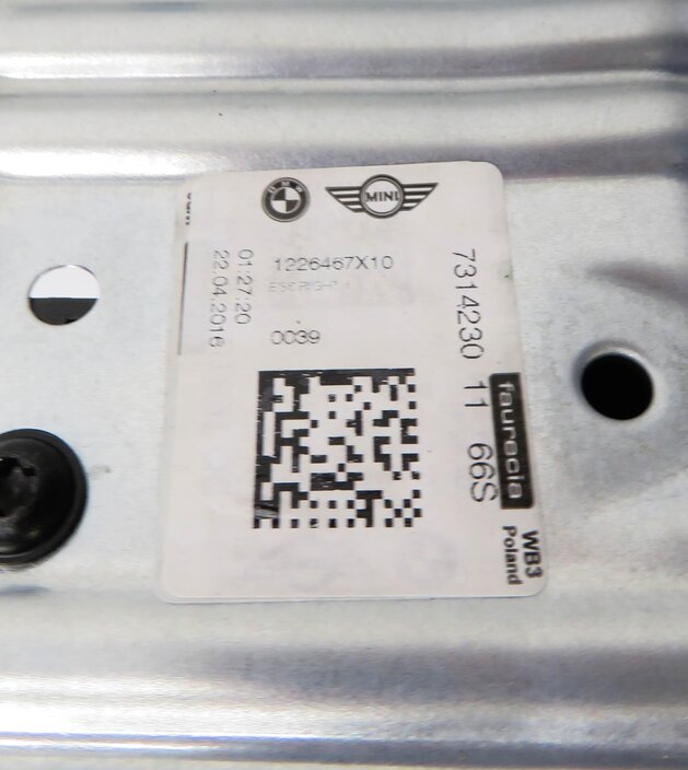 Thumbnail 9: 2016 BMW X1 (F48) RIGHT FRONT PASSENGER SEAT TRACK w/ MOTORS