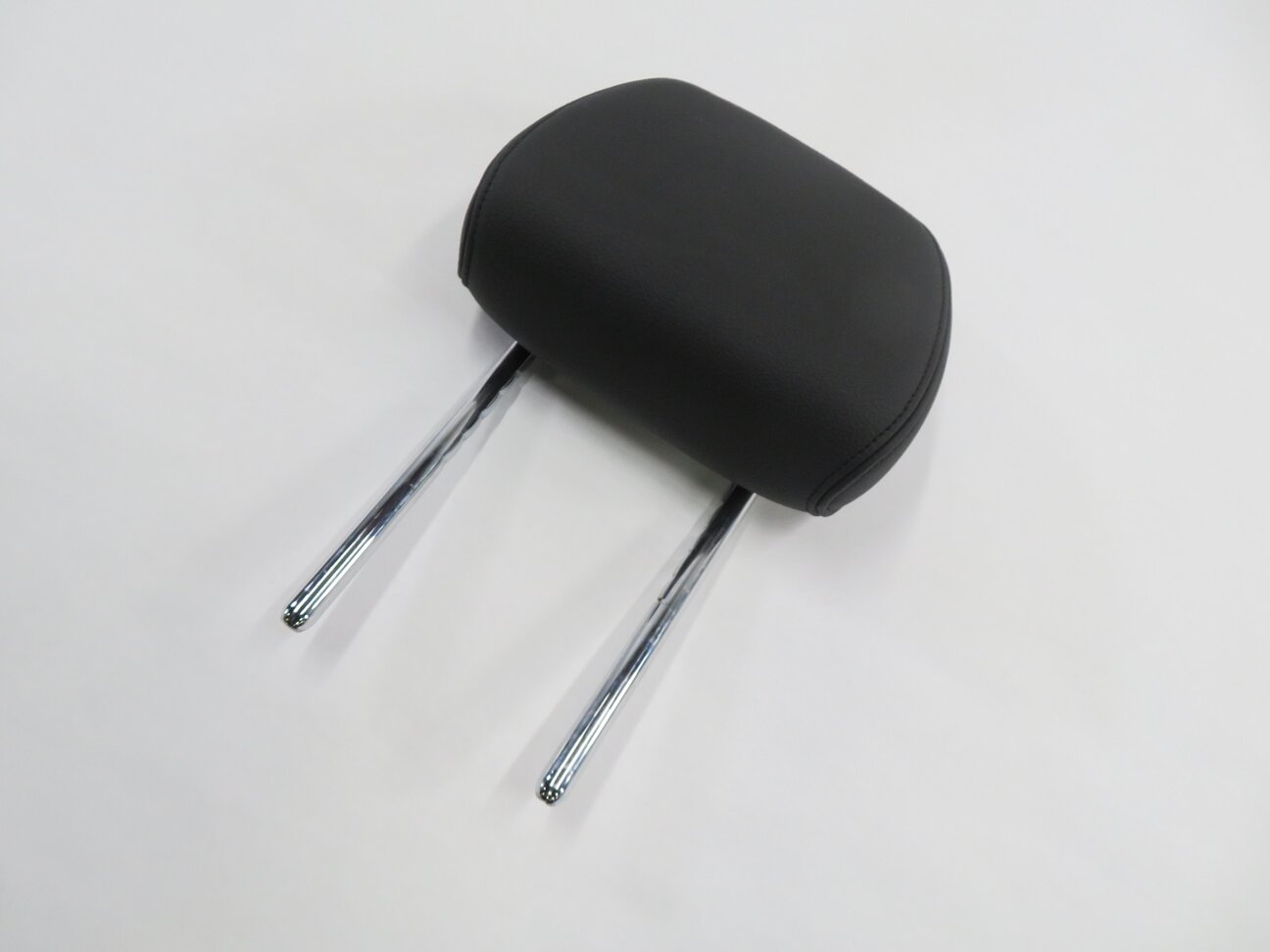 2016 BMW X1 (F48) REAR SEAT HEADREST (BLACK SENSATEC VINYL PKCSW)