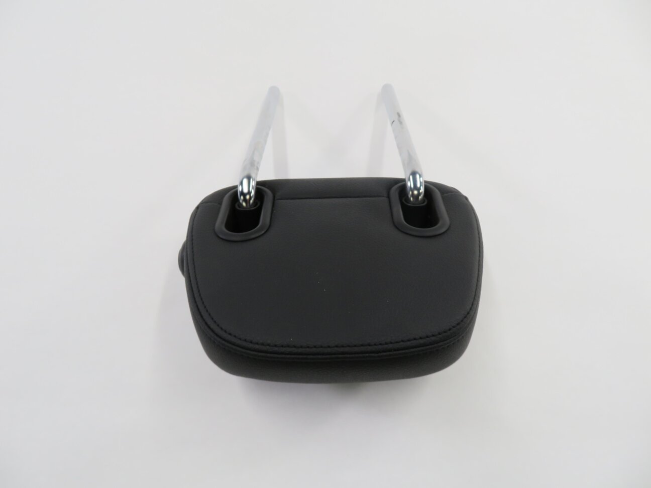 Thumbnail 6: 2016 BMW X1 (F48) REAR SEAT HEADREST (BLACK SENSATEC VINYL PKCSW)