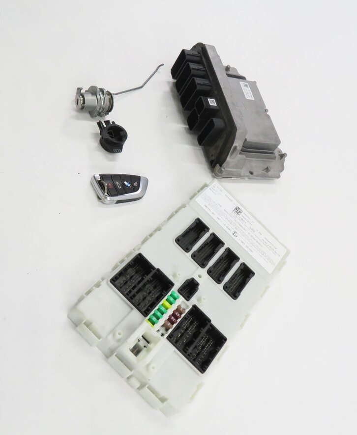 Thumbnail 11: 2016 BMW X1 (F48) 2.0L B46 MEVD1723 TURBO ENGINE DME IMMOBILIZER MODULE KEY SET