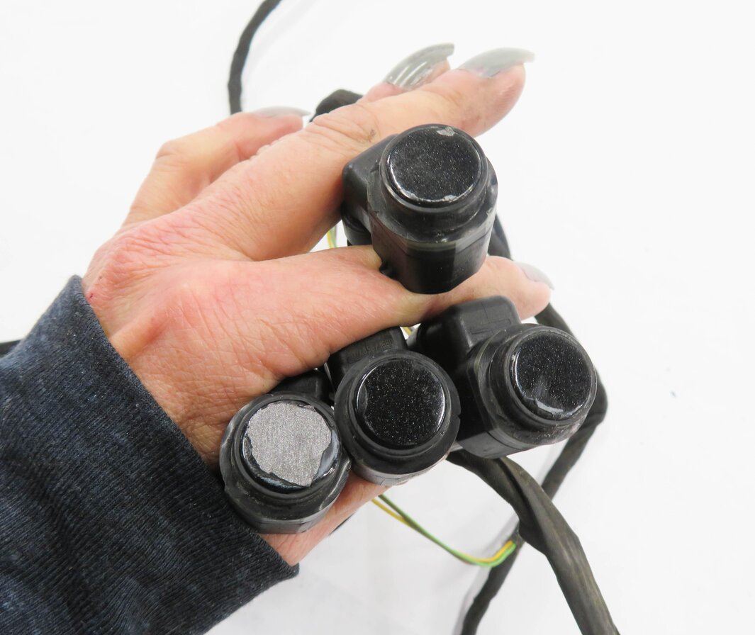 Thumbnail 5: 2009 BMW 750i (F01) REAR PDC PARK DISTANCE SENSOR SET w/ HARNESS (BLACK)